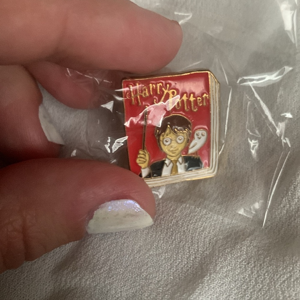 🌸Enamel Pin Bundle - Picture 4 of 5